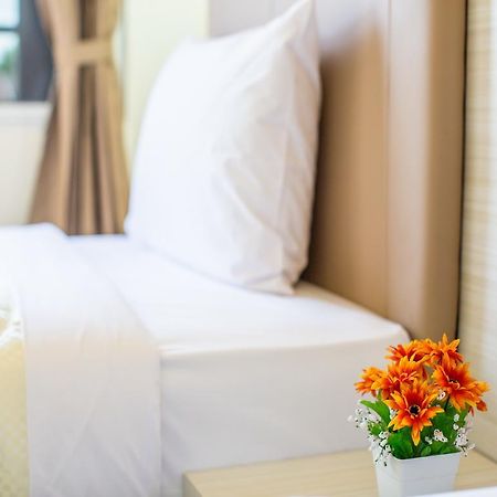 P.A. Thani Hotel Накхонсаван Экстерьер фото