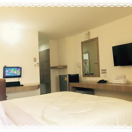 P.A. Thani Hotel Накхонсаван Экстерьер фото